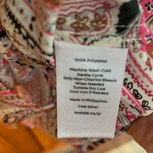 Talbots flowy poly button down. Bought last year(2021) never worn. Retsil 99.50 - Picture 4 of 5